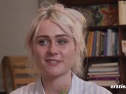 Ersties - Hally spielt mit Farben und Pinseln 10/16