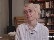 Ersties - Hally spielt mit Farben und Pinseln 2/16