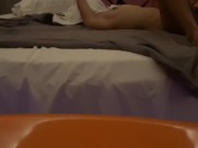 Espió a mi amiga mientras se baña, me la cojo después del concierto | TW: Canela Suave 12/16