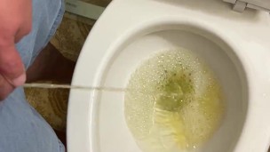 BOYFRIENDS PEE TOGETHER