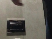 Девушка писает в общественном туалете и показывает прокладку на 6-й день месячных - Screenshot 16 of 16 - Kink