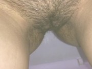 Девушка писает в общественном туалете и показывает прокладку на 6-й день месячных - Screenshot 2 of 16 - Girls Peeing