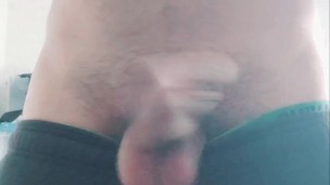 Me corro la paja y doy leche