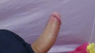 CHICO SE PONE HOT Y SE MASTURBA SU GRAN PENE