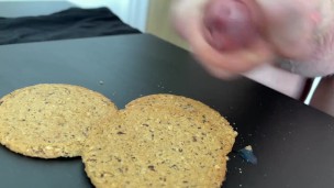 Adding extra cream to my cookies | HUGE CUMSHOT