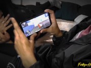 Jugando al free fire con mi hermanastra y le enseño como dominar el juego 2/16