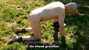 VOST engl - Omorashi dans le jardin avec cet inférieur nu et chaste.