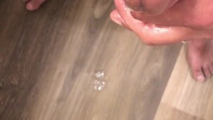 Masturbation and cumshot for Sessolino69. Nice view for feet lover's