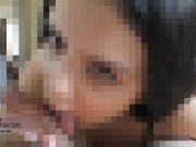 ¡Seduzco al técnico para que me folle, se corre en mi cara!