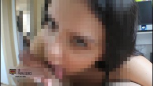 ¡Seduzco al técnico para que me folle, se corre en mi cara!