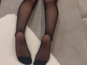 I come to cum on her buttocks while she watches tv 1/16