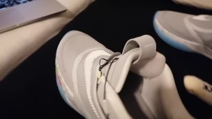 Ich spritze die erste Sperma Ladung in meine neuen Nike BB Adapt Basketball Sneaker
