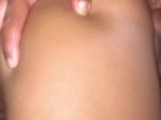 Jovencita Morena delgada de tetas pequeñas resive una corrida dentro de su Coño apretado ! 8/16