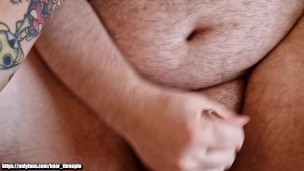 Follándole el culo a pelo a gordo peludo