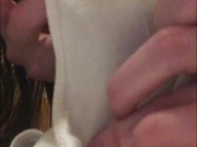 Стриптиз брюнетки в колготках и грязные трусики крупн