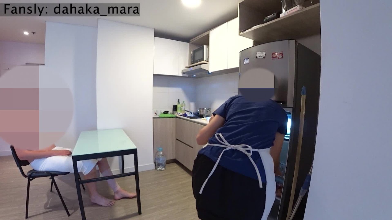 Public Dick Flash. HOUSEKEEPER was surprised by my presence - Video di sesso gratis - RedTube