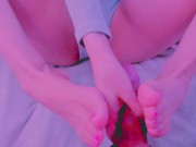 He cums all over my feet 4/16