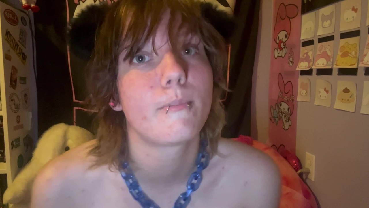 Puppy transboy fucks and deepthroats knotted dildos - Video di sesso gratis - RedTube