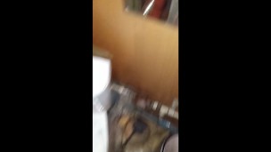 Молодой спортивный парень возбудился наедине с собой в ванной и дрочит большой и массивный член