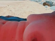 J'exhibe ma chatte et mes seins sur la plage publique 13/16
