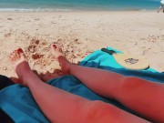 J'exhibe ma chatte et mes seins sur la plage publique 8/16