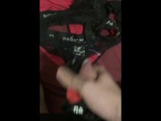 Je me branle dans la culotte de ma copine et de sa pote