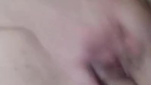 *Mi vecina tiene el gallo muy rico la grabó masturbándose*