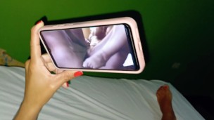 Increíble orgasmo que tiene esta chica 💦😋 le gusta exhibir su coño peludo y bien mojado