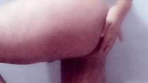En la bañera masturbandome