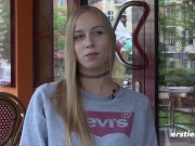 Ersties - Blondine Sirena bringt ihre rasierte Muschi zum Höhepunkt 10/16