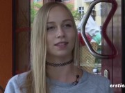 Ersties - Blondine Sirena bringt ihre rasierte Muschi zum Höhepunkt 16/16