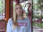 Ersties - Blondine Sirena bringt ihre rasierte Muschi zum Höhepunkt 2/16