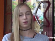 Ersties - Blondine Sirena bringt ihre rasierte Muschi zum Höhepunkt 4/16