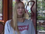 Ersties - Blondine Sirena bringt ihre rasierte Muschi zum Höhepunkt 9/16