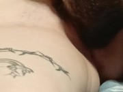 Бородатый нежно лижет киску до оргазма 11/16