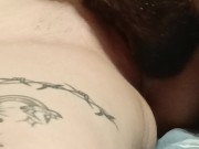 Бородатый нежно лижет киску до оргазма 12/16