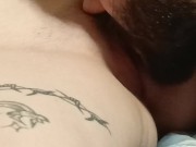 Бородатый нежно лижет киску до оргазма 9/16