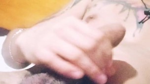 Despierto con la verga medio dura...412w2