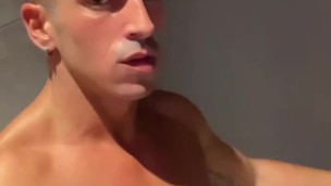 Pajeandome en las duchas del gym