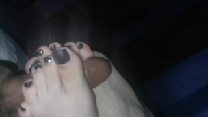 paja con los pies footjob mi novia me masturba rico con los pies