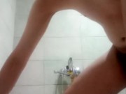 Сую любимую щетку папы с любимым мылом мамы в свою грязную попку прошу строго не судить за это 2/16