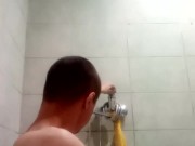 Сую любимую щетку папы с любимым мылом мамы в свою грязную попку прошу строго не судить за это 3/16