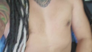 Me masturbo mientras me dejan solo en casa