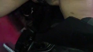 El se toca en la moto y despues le acabo en todas las tetas💦