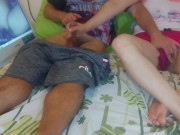 Essa colegial gostosa não resistiu apenas ver porno comigo, em pouco tempo já estava com pau na mão! 5/16