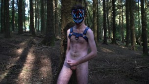 Summer forest jerk, showing cum on hand