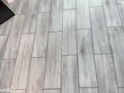 Сводная сестра с большой попкой застряла в стиралке и ей нужна помошь от сводного братика 1/16