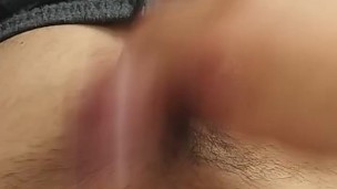 Gimiendo rico mientras me corro y sale mucha leche