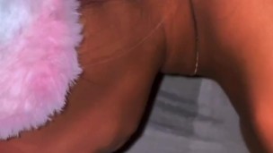 Mi padrastro entra a la habitación para que lo ayude por que no se puede venir ! así que la chupo¡