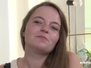 Ersties - Musical-Fan Mable verwöhnt sich mit Dildo und Vibrator 14/16